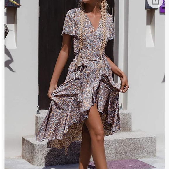 Simplee Apparel Dresses & Skirts - Floral V Neck Wrap Dress